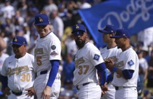 Los Dodgers celebran la victoria de la Serie Mundial 2024 con Ice Cube y Kirk Gibson en el primer partido
