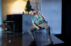 Revisión: Andrew Scott crea un mundo de la nada en Vanya