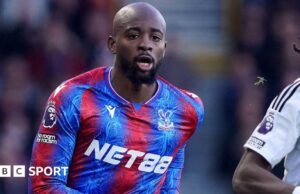 Crystal Palace: Jean-Philippe Mateta defiende a Liam Roberts de Millwall después de una lesión en la cabeza