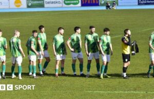 Guernsey FC golpeó 7-0 por los líderes Farnham Town a medida que aumentan los temores de descenso