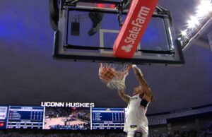La pelota en solitario de UConn arroja volcada contra Marquette