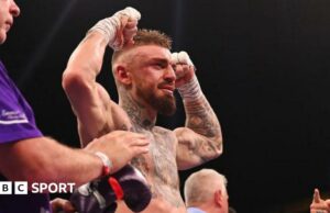 Lewis Crocker v Paddy Donovan: Belfast Fighter Galated Wins Caotic Fight por descalificación