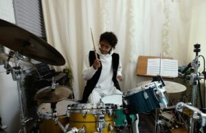 El baterista Philo Tsoungui asume la desigualdad en el mundo de un hombre – DW – 16/03/2025