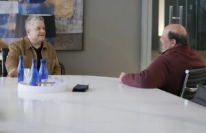 Suits LA emparejó el Brian Baumgartner y Patton Oswalt de la oficina, y los actores nos dijeron lo que era “rasgarlo” en el programa de NBC.