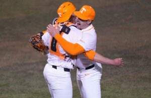 Cinco vols se combinan para lanzar sin hits contra St. Bonaventure