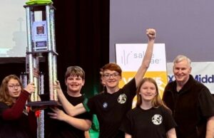 El equipo de robótica de “mecanibalismo” se dirigió a campeonatos mundiales