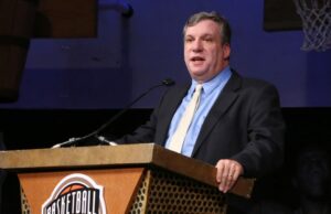John Feinstein, notable autor y comentarista deportivo, muere a los 69 años