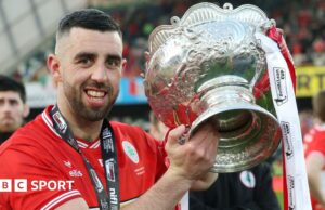 Copa Betmclean: el jefe de los Rojos, Jim Magilton, elogia al 'Maestro Master' Joe Gormley