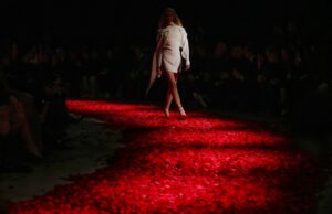 Ferragamo Pops Red con una colección de Milán inspirada en el mundo de la danza