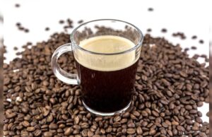 El experto en estilo de vida sugiere dejar de beber café con el estómago vacío; He aquí por qué