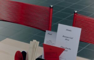 La marca de un amigo de la mía para Suupaa es una clase magistral en tipografía ecléctica pero restringida