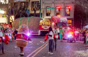 Arkansas City cuenta con el desfile del Día de San Patricio más corto del mundo-NBC 5 Dallas-Fort Worth
