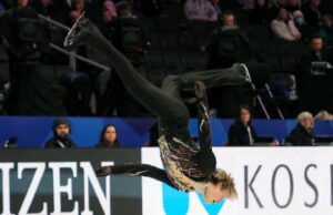 Ilia Malinin gana el campeonato mundial de patinaje artístico para hombres.