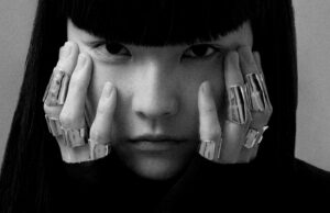 Diez Craves: el deslumbrante renacimiento de Bee de Chaumet, las coloridas patadas de Zomer X Kahru y más