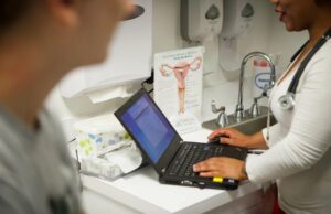 La partera de Texas arrestada por supuestamente proporcionar abortos ilegales