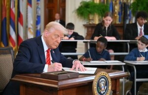 Trump firma la orden ejecutiva desmantelando el Departamento de Educación