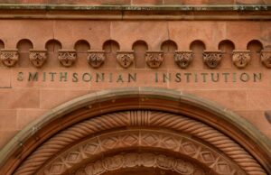 Trump ordena la eliminación de “ideología inadecuada” en museos, monumentos nacionales