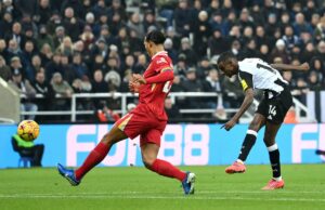 ¿Alexander Isak es el delantero que preocupa a Virgil Van Dijk más que a cualquier otro?