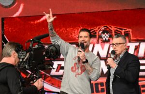 Fans Boo Himno nacional de EE. UU. Durante la Cámara de Eliminación de la WWE