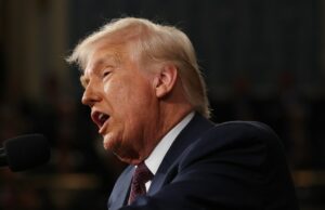 Donald Trump firma la orden ejecutiva para desmantelar la voz de la agencia de supervisión de Estados Unidos; Los empleados se llevan la licencia administrativa