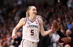 La actuación de 40 puntos de Paige Bueckers la coloca entre las mejores en UConn