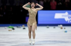La estadounidense Alysa Liu gana el oro en los mundos de patinaje figurado un año después de regresar al deporte