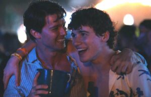 Una teoría popular sobre Lochlan en 'The White Lotus' es sorprendentemente homofóbica