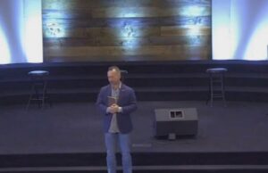 El pastor de Texas dice que el candidato superintendente del condado no está en forma debido a su estilo de vida 'impío e inmoral'