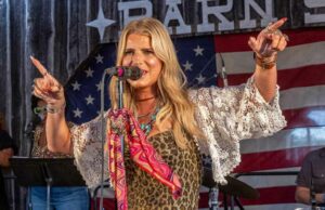 Jessica Simpson lanza la canción 'Blasame Me' del nuevo álbum