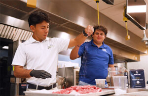 Los laboratorios de alimentos y vinos proporcionan un sabor a la industria de la hospitalidad del mundo real