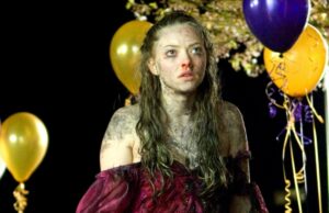 Amanda Seyfried dice que el equipo de marketing del cuerpo de Jennifer “lo abarató”