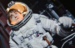 Robert Pattison Sci-Fi 'Mickey 17' se abre en primer lugar