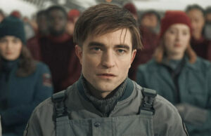 Mickey 17 se basa en una premisa loca pero altamente relatable.