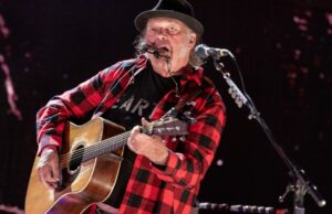 Neil Young cancela el concierto de Ucrania sobre preocupaciones de seguridad