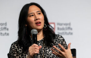 Desear el mundo real no estaba empezando a sentirse muy parecido a su novela distópica: Harvard Gazette