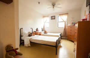 New York Group ayuda a los sobrevivientes de abusos. ¿Trump fondos congelará algunos servicios?