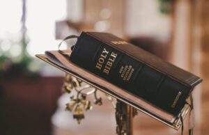 Informe: La población católica mundial crece, pero el número de sacerdotes disminuye