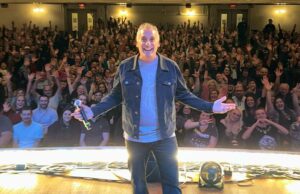 La estrella de los Jokers poco prácticos, Joe Gatto, acusó a Assau sexual …