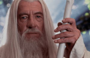 El veterano actor Ian McKellen dice: “Estar en el armario es tonto”