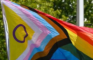 Los hospitales que pausaron la atención juvenil que afirma el género continuó controvertidas cirugías intersexuales, dice el grupo