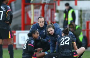 Girma lesionado en el debut del Chelsea después de la transferencia de récord mundial