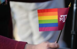 El juez federal cierra la prohibición de arrastre “inconstitucionalmente vago” en la Universidad de Texas A&M