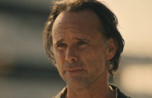 El loto blanco finalmente reveló por qué Rick de Walton Goggins está en el resort, pero esa ni siquiera fue mi mayor pregunta sobre él.
