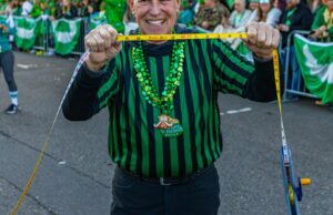 Una ciudad turística de Arkansas se pelea por el título del desfile del Día de San Patricio más corto del mundo