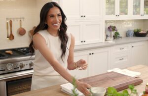 Meghan Markle con el amor asiente al Príncipe Harry, Archie y Lilibet