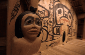 Una colaboración de un año ve una casa tradicional de la casa tribal de Tlingit a la Bahía de Glacier-Colossal