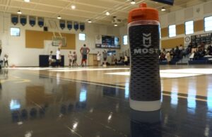 A medida que continúa el intento de récord mundial para el juego de baloncesto más largo, los participantes sienten el dolor