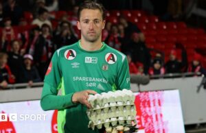 Norwegian Club Bryne FK Da los huevos al portero como premio Man of the Match