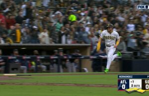 Yuli Gurriel conduce en una carrera para darle a Padres una ventaja de 1-0 en la parte inferior de la séptima entrada sobre Braves