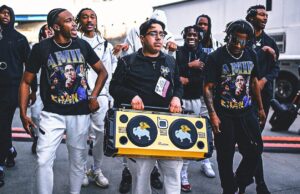 Un día en la vida del gerente viral de McNeese: charlando con Spike Lee, su propia camiseta